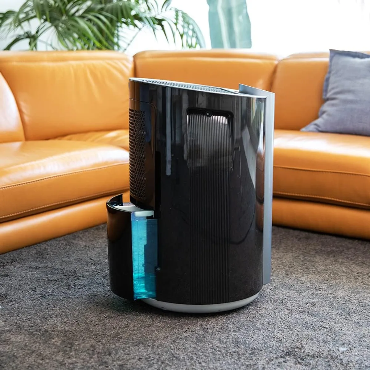 Deshumidificador Cecotec BigDry 9000 en un salón